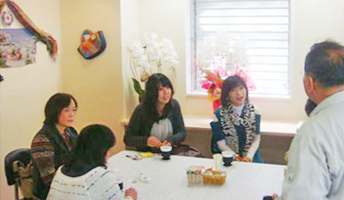 ユニバーサルの駅「ひなたぼっこ」とは　イメージ3　会議風景写真
