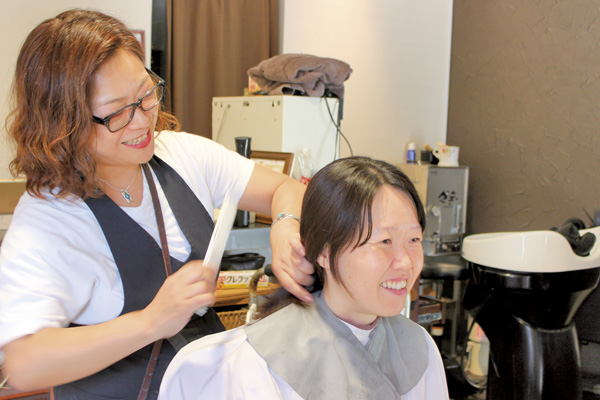美容院 KOE MIHARO　店内利用風景写真