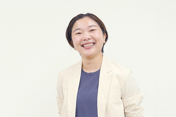 山岡　千鶴　写真